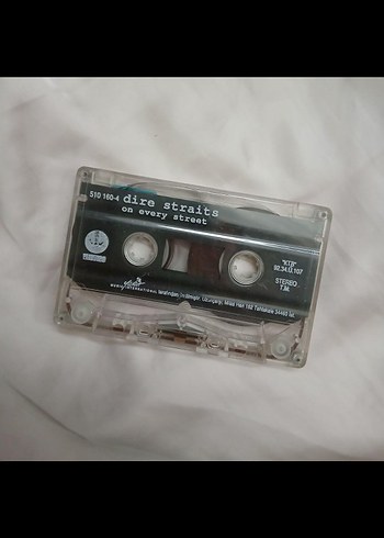 Dire Straits - On Every Street Kaset