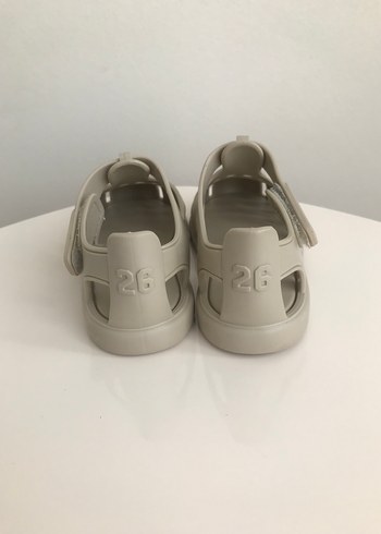 26 Beden ten rengi Renk İgor sandalet
