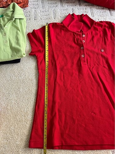 12-13 Yaş Beden kırmızı Renk Benetton polo yaka