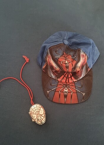 Diğer Spiderman hırka, yanında kazak,maske , kolye