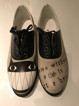Kedi tasarımlı ayakkabı
