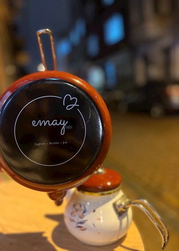 Diğer Beyaz ve Koyu Renkli Çiçekli Çaydanlık/Emaye Çaydanlık