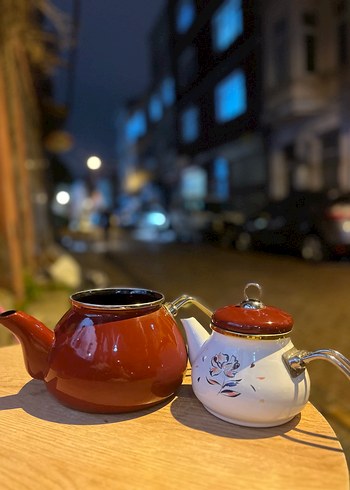  Beden Beyaz ve Koyu Renkli Çiçekli Çaydanlık/Emaye Çaydanlık