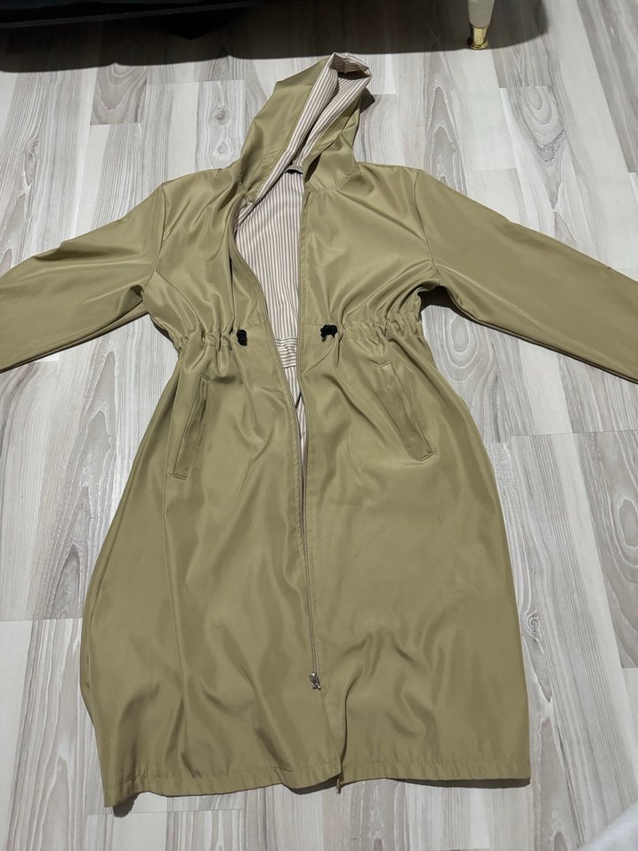 Bej Parlak Kadın Uzun Yağmurluk - Görsel 2