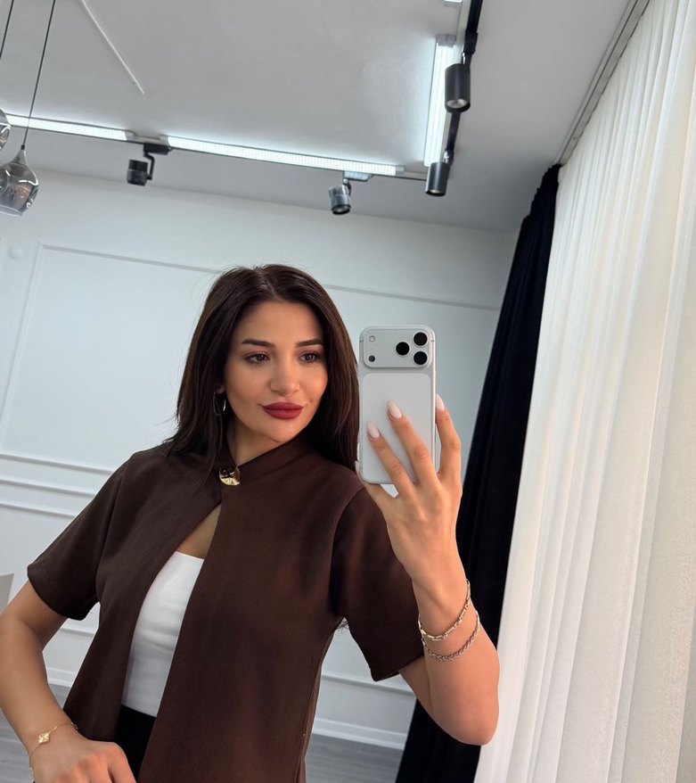 Bej Kısa Kollu V Yaka Triko Bluz - Görsel 2