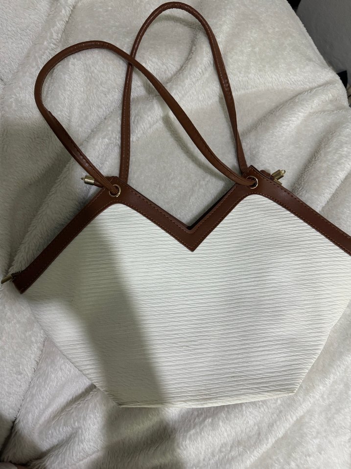 Minimalist Beyaz Deri Pliseli Kadın Çanta - Görsel 3