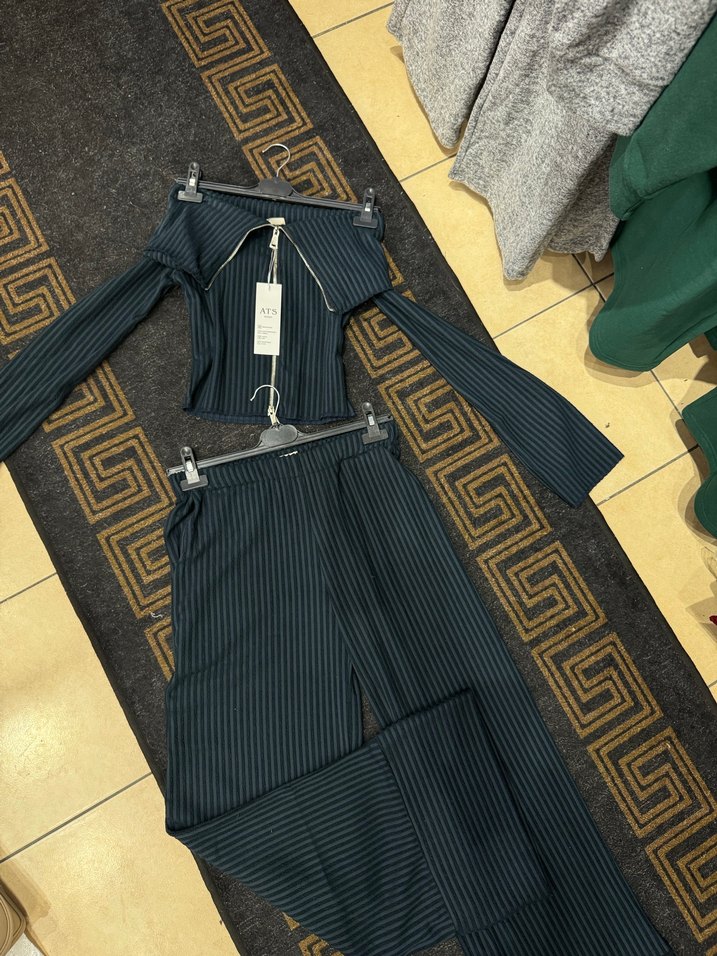 Siyah Çizgili Straplez Kemerli Kadın Takım - Görsel 3