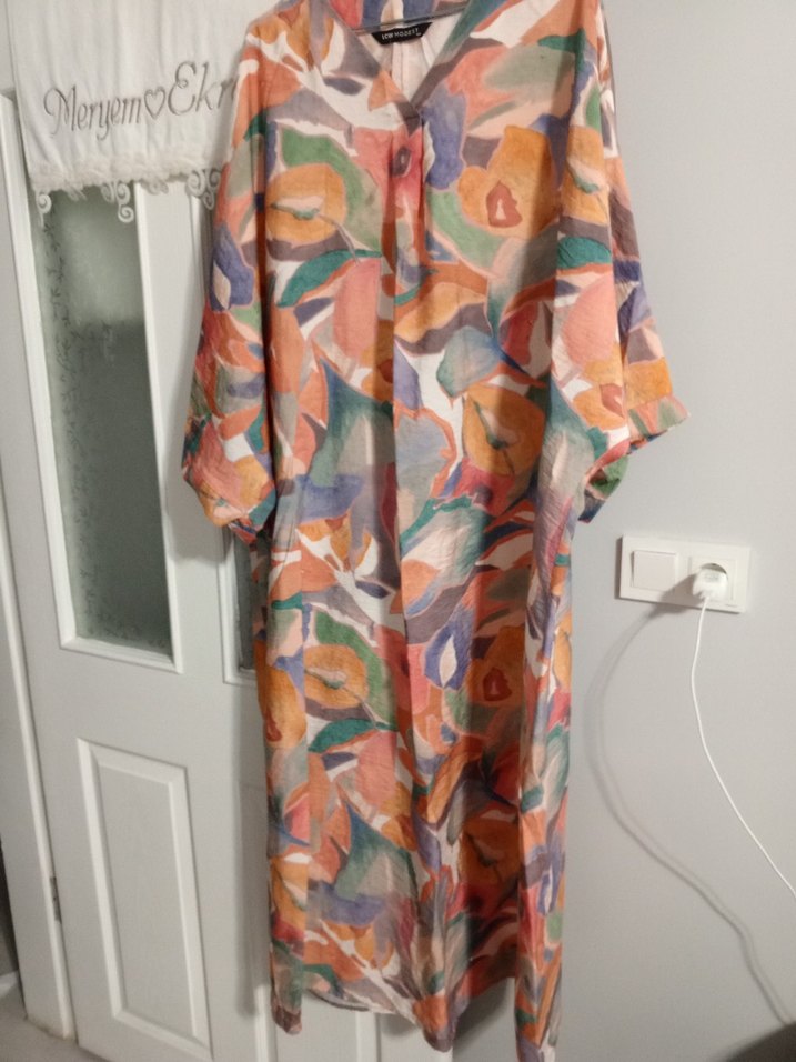 Bohem Tarz Uzun Renkli Batik Elbise - Görsel 4