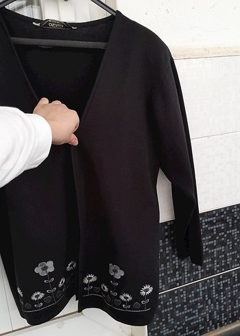Nakışlı Siyah Kadın Hırka - Görsel 2