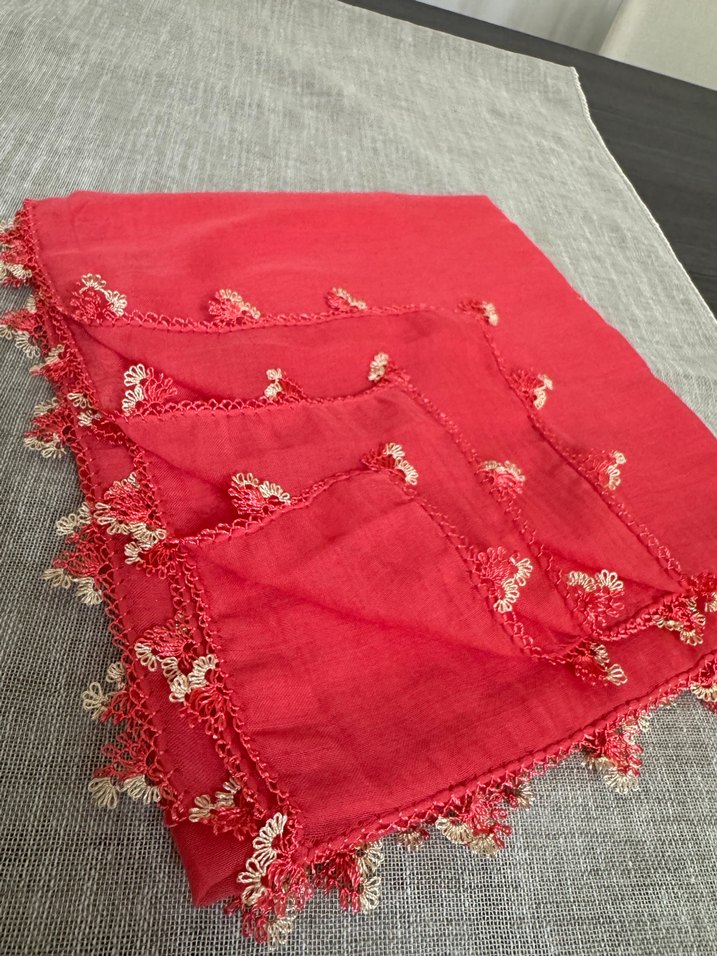 Dantel Detaylı Parlak Kırmızı Kadın Fular - Görsel 2