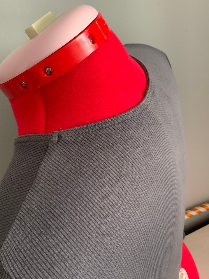 Gri Yüzücü Yaka Likralı Uzun Kollu Bluz - Görsel 5