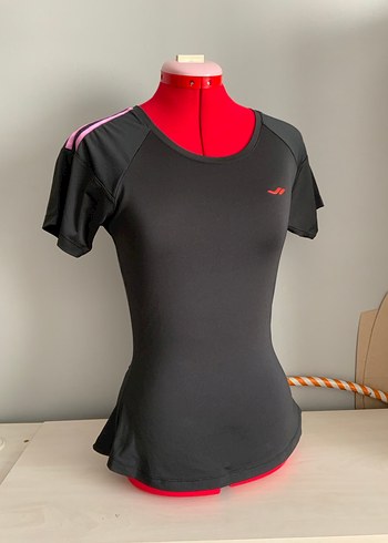 Siyah Kısa Kollu Spor Kadın Tişörtü - Görsel 2