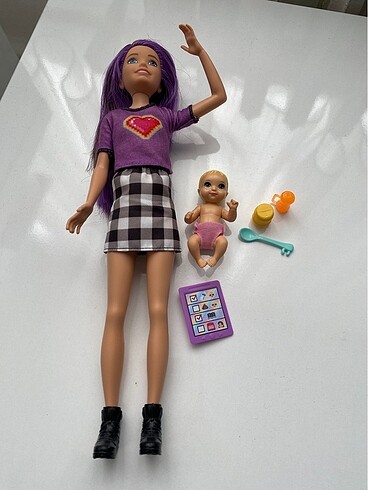 Barbie Bebek Bakıcısı Skipper