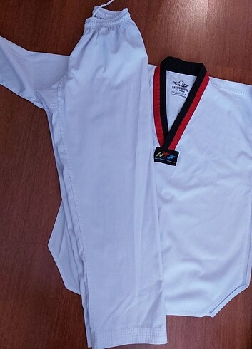 Diğer Pum Yaka Dobok
