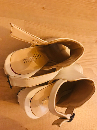 Marjin Beyaz sandalet