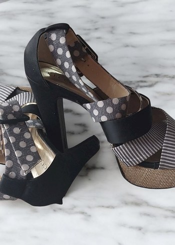 Gri Zebra Desenli Tokalı Platform Topuklu Kadın Ayakkabı - Görsel 3