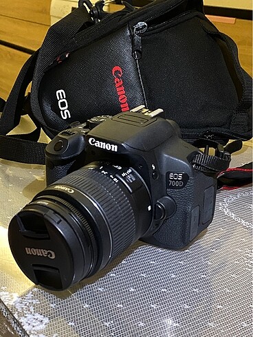 Canon D700