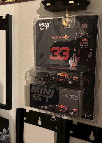 Mini GT Red Bull RB16B Siyah Yarış Arabası - Görsel 3
