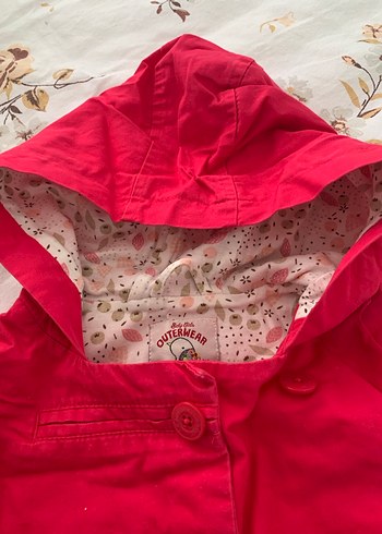 Kız Çocuk Kapüşonlu Kırmızı Düğmeli Mont - Görsel 2