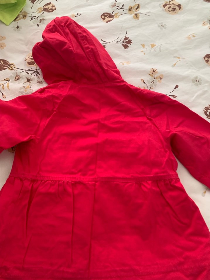 Kız Çocuk Kapüşonlu Kırmızı Düğmeli Mont - Görsel 4