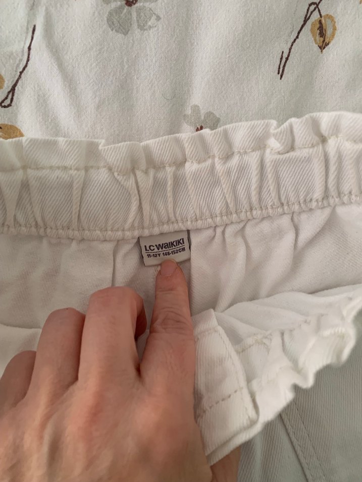 Düğmeli Beyaz Hamile Midi Şort - Görsel 3