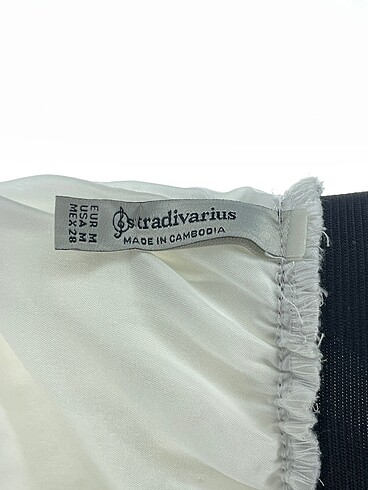m Beden beyaz Renk Stradivarius Kumaş Pantolon %70 İndirimli.