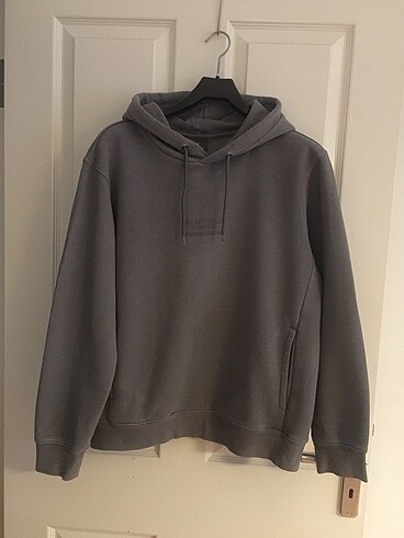Erkek kapüşonlu gri sweatshirt