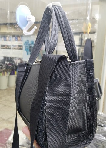 Lacoste Siyah Baskılı Kadın Omuz Çantası - Görsel 3