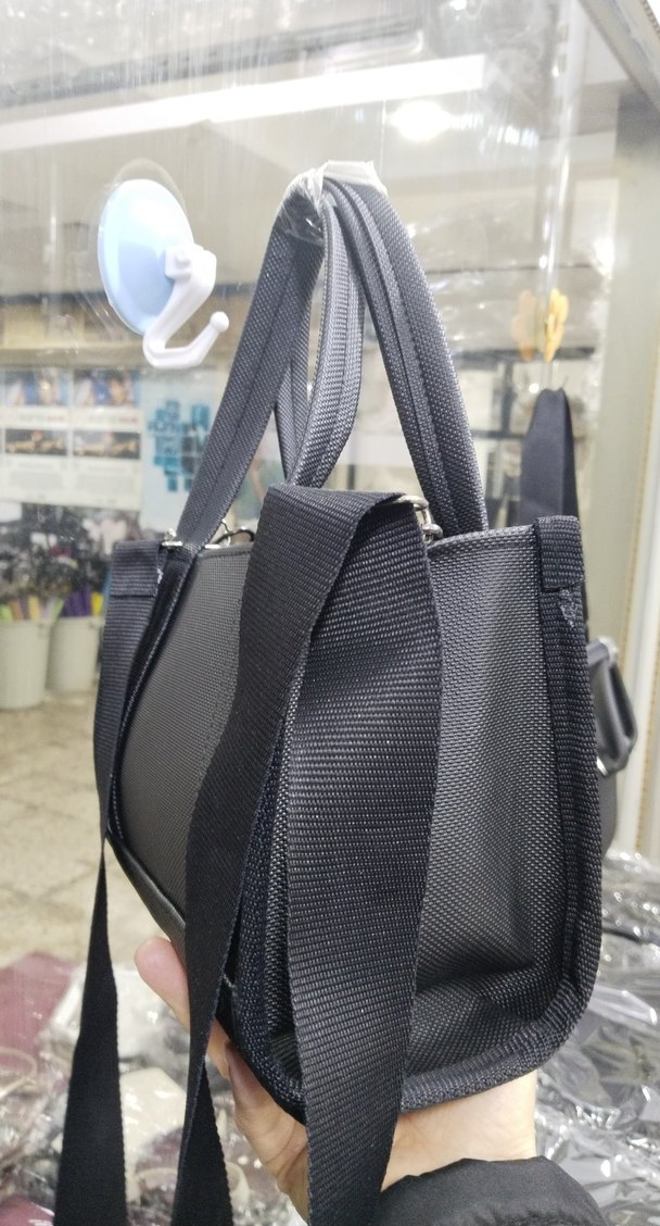 Lacoste Siyah Baskılı Kadın Omuz Çantası - Görsel 3