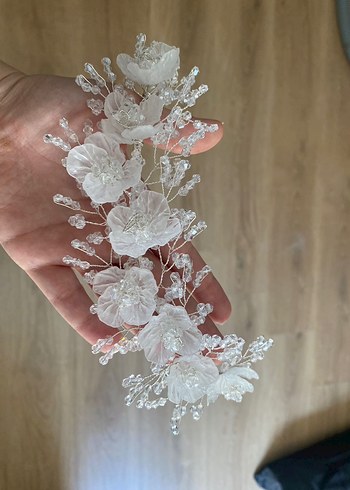 Beyaz Boncuklu Cam Çiçekli Saç Aksesuarı gelin tacı
