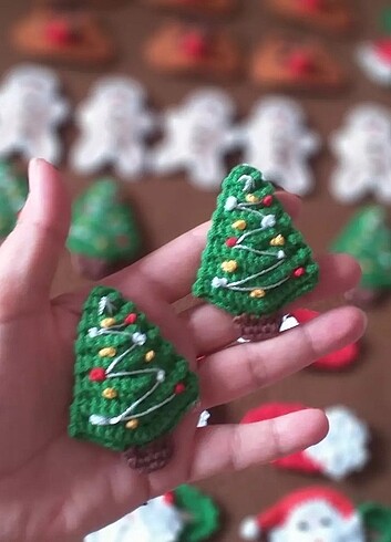 Diğer Amigurumi çam agaci toka