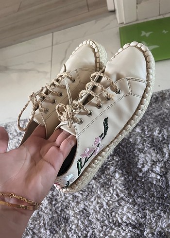 38 Beden Nakışlı Bağcıklı Bej Platform Kadın Spor Ayakkabı
