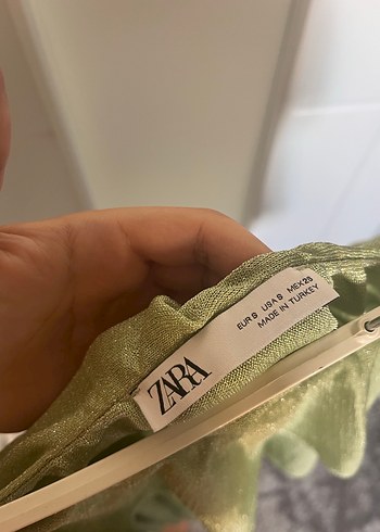 Zara Zara Parlak Metalik Straplez Volanlı Bluz