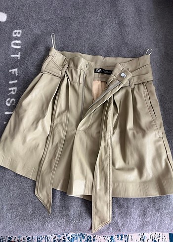 Zara yeşil Deri Kemerli Mini Şort - Görsel 2