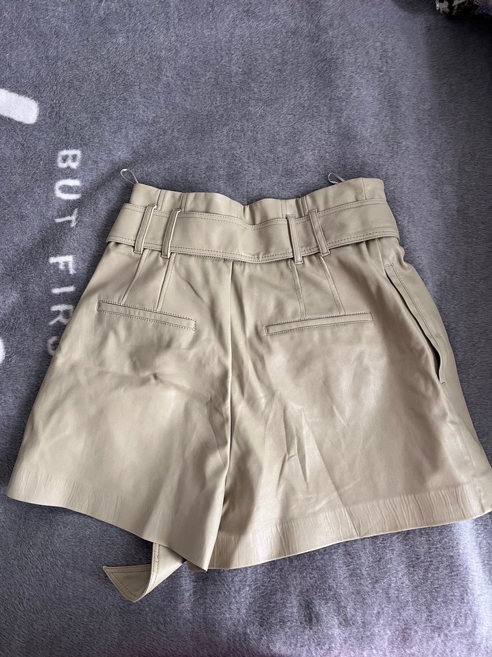 Zara yeşil Deri Kemerli Mini Şort - Görsel 4