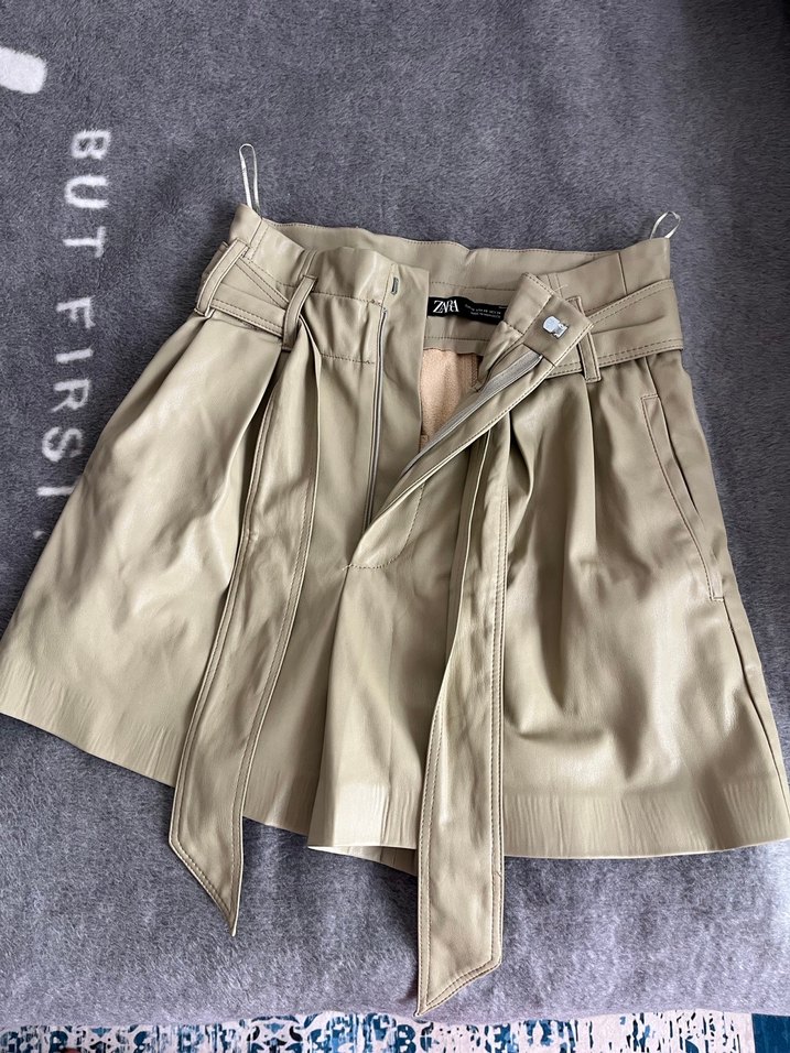 Zara yeşil Deri Kemerli Mini Şort - Görsel 2