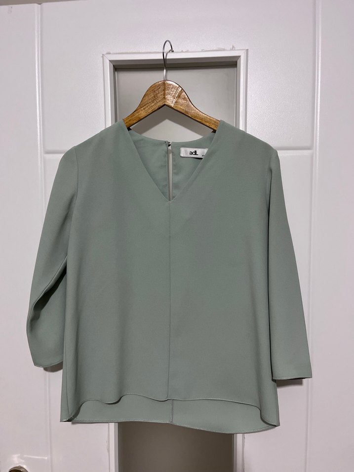 ADL V Yaka Gri Kadın Bluz, Salaş Kesim, Uzun Kollu - Görsel 2