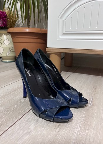 Klasik Lacivert Yılan Desenli Topuklu Ayakkabı - Görsel 5