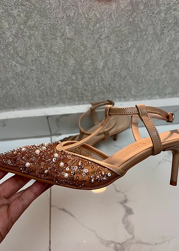 Zara İnci İşlemeli Bej ince Topuklu Kadın Ayakkabı
