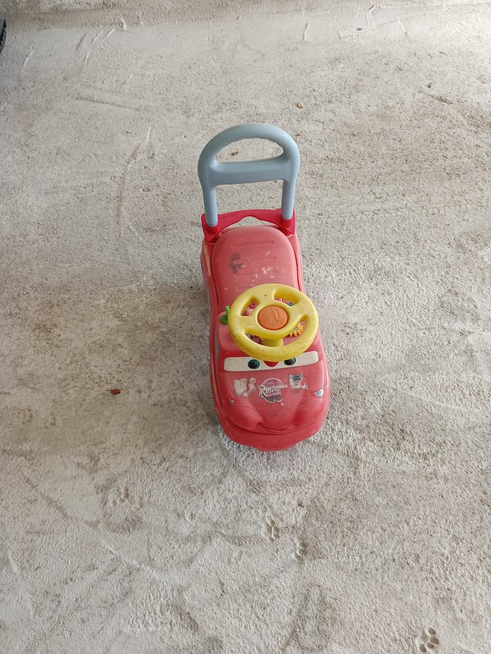 Renkli Kırmızı Oyuncak Araba - Görsel 2