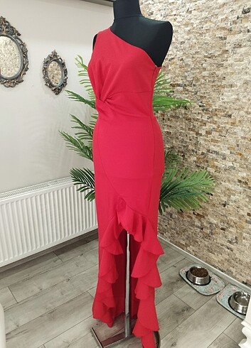 Kırmızı elbise - Görsel 3