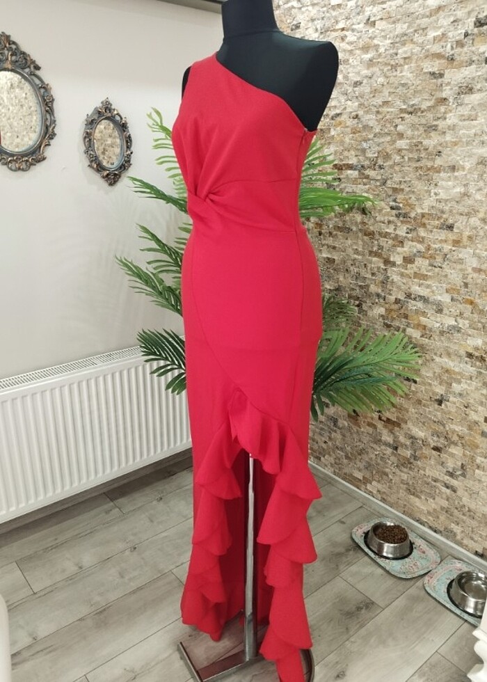 Kırmızı elbise - Görsel 3