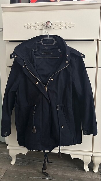 Zara Mont