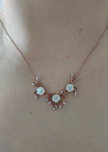Beden pembe Renk 925 ayar gümüş rose 3'lü filizlenmiş Manolya çiçeği kolye