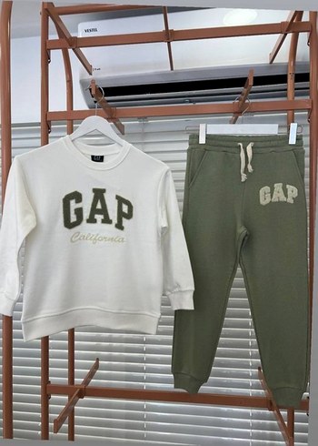 Diğer GAP Siyah Erkek Çocuk Eşofman Takımı