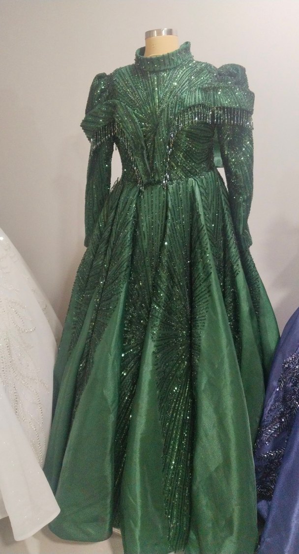 Parlak Yeşil Drapeli Uzun Kadın Abiye - Görsel 2