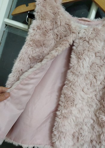 H&M 10 yaş Kız Çocuk Pembe Kürklü Kolsuz Yelek - Görsel 5
