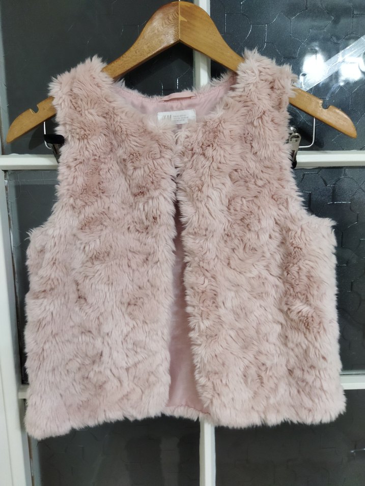 H&M 10 yaş Kız Çocuk Pembe Kürklü Kolsuz Yelek - Görsel 2