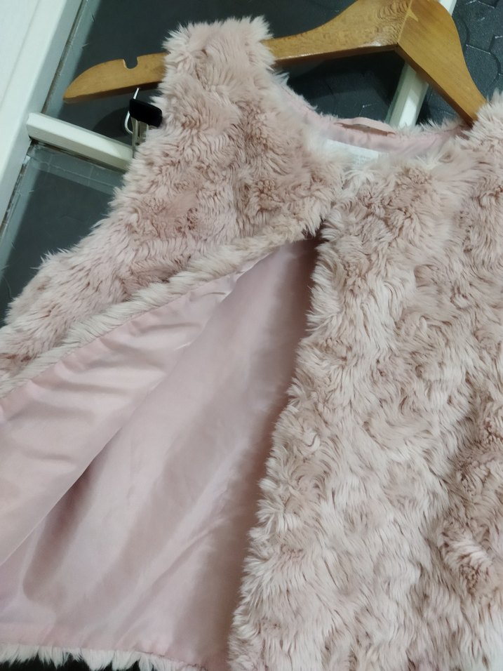 H&M 10 yaş Kız Çocuk Pembe Kürklü Kolsuz Yelek - Görsel 4