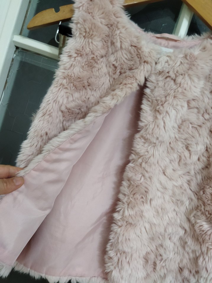 H&M 10 yaş Kız Çocuk Pembe Kürklü Kolsuz Yelek - Görsel 5